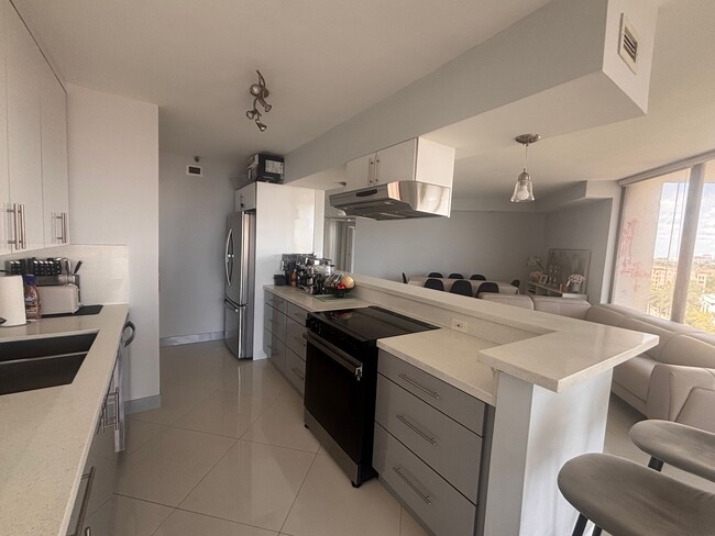 Photo - 19355 Turnberry Way Unidad # 7B