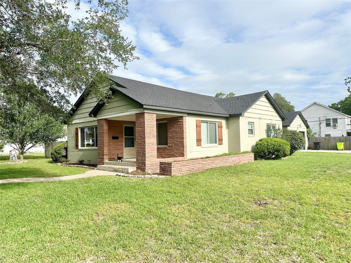 Photo - 2527 Avenue G