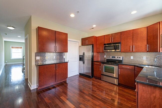 Building Photo - 2620 Webster St Unit B