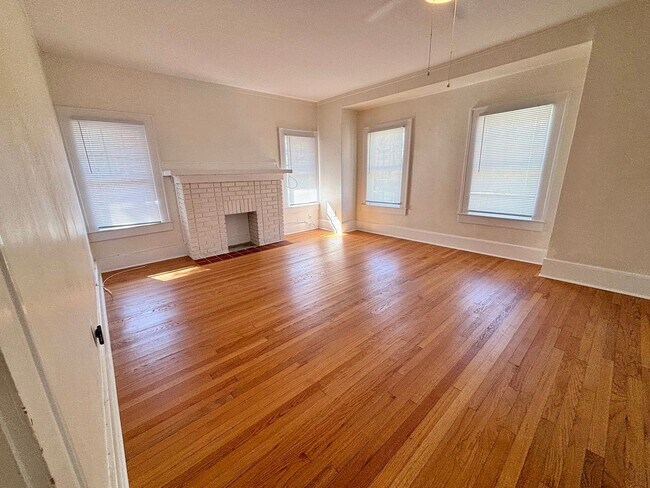 Photo - Beautiful Duplex in Riverside – Move-In Re...