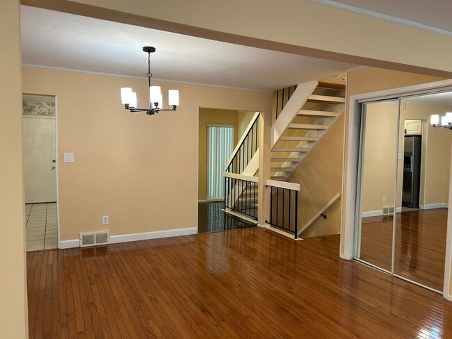 Photo - 3 Bedroom Condo with Full Finished Basement for Rent