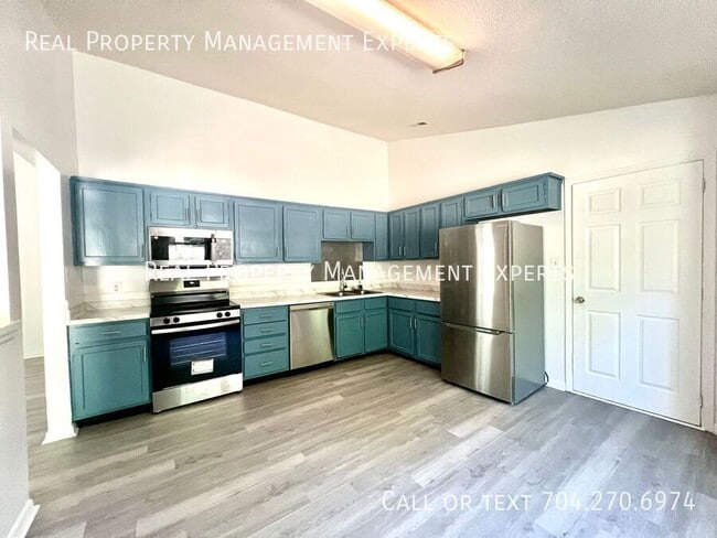 Photo - 723 Cricketwood Ln