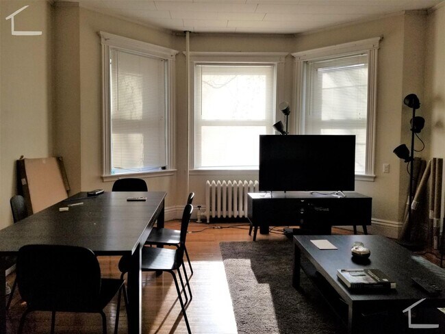 Photo - HUGE 3 BED 2 BATH IN BROOKLINE!!!