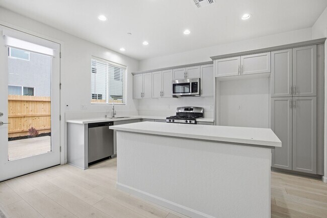 Photo - Brand New 4 Bedroom 3 Bathroom with solar in NW Visalia!!!