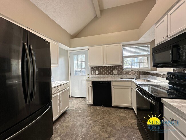 Photo - Gorgeous 3 Bedroom Home in Fort Walton Beach!
