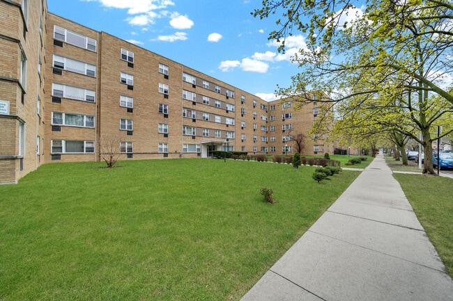 Photo - 6161 N Hoyne Ave