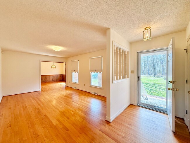 Photo - Charming 3 Bedroom Home for Rent!