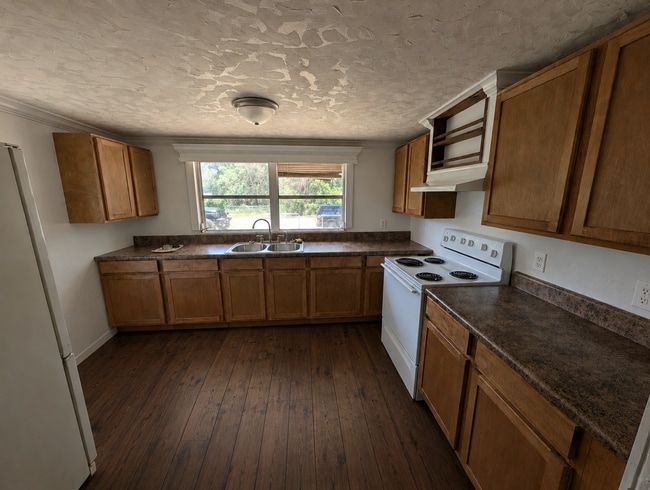 Photo - Recently renovated 2 bed, 1.5 bath home with a fully fenced yard