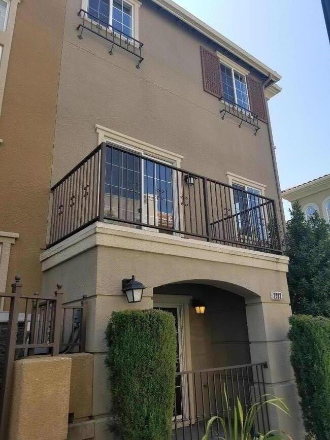 Photo - 2982 Larciano St