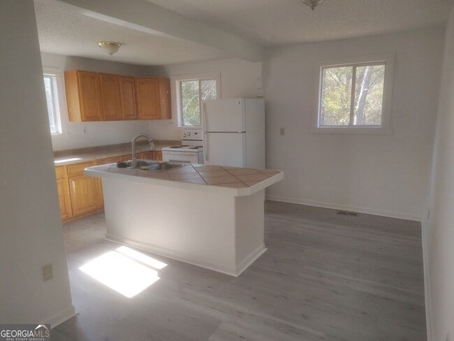 Photo - 929 Bond Bridge Rd