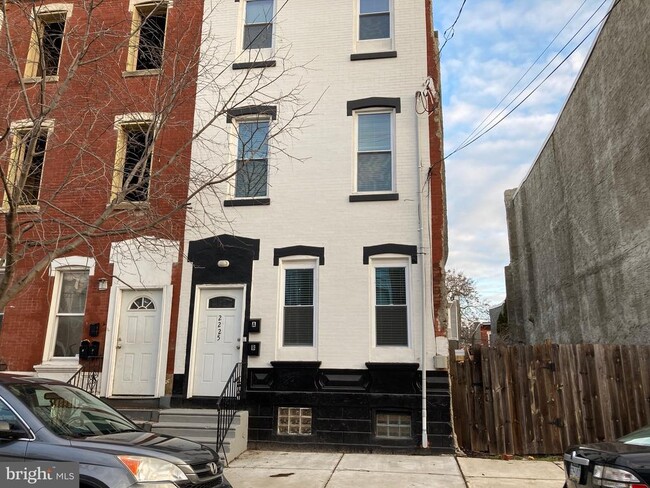 Photo - 2225 W Thompson St Apartment Unit B