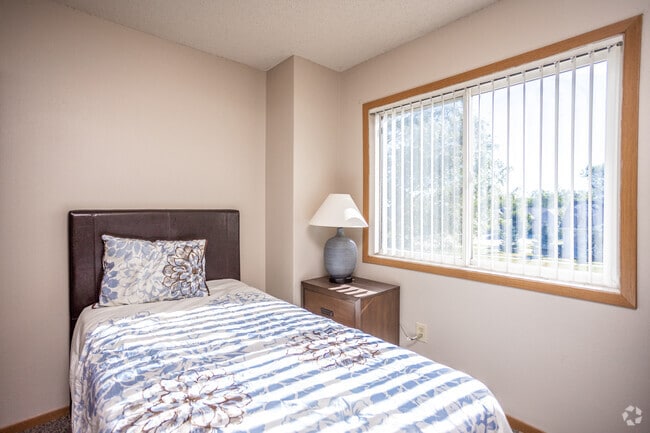 3BR, 2BA - 1,054 SF