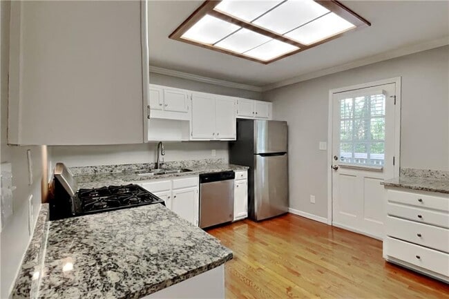 Photo - 1746 Charrington Way