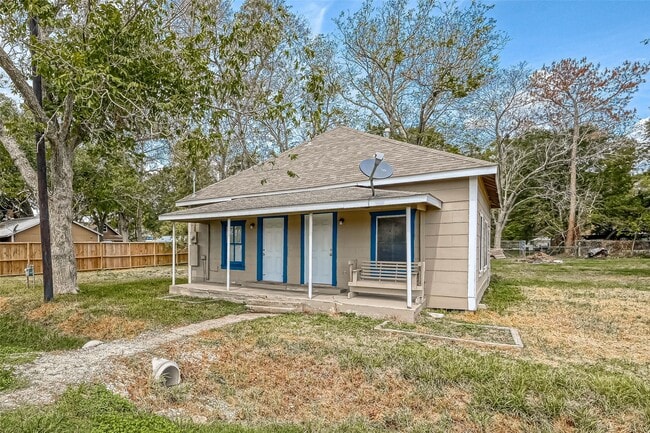 Photo - 406 Woodward St House