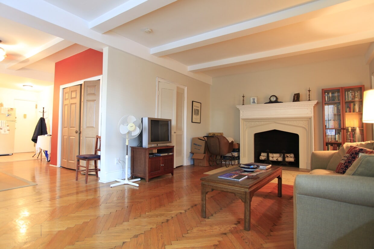 Living Room 1 - 50 Glenwood Ave (Jersey City, NJ)