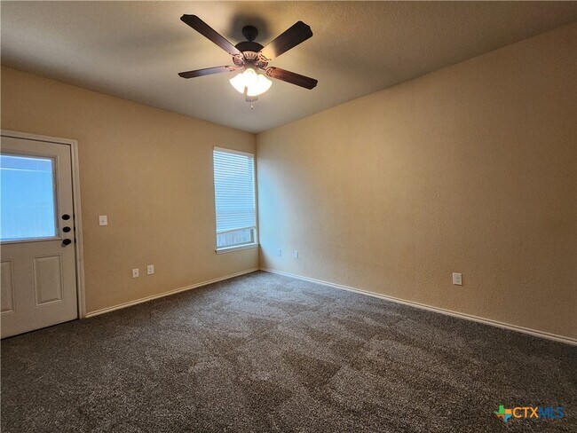 Photo - 712 Creekside Cir