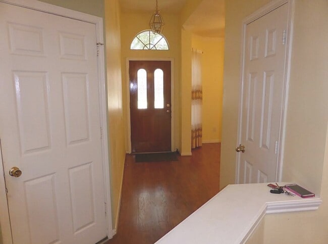 Photo - 12530 Meadowglen Dr