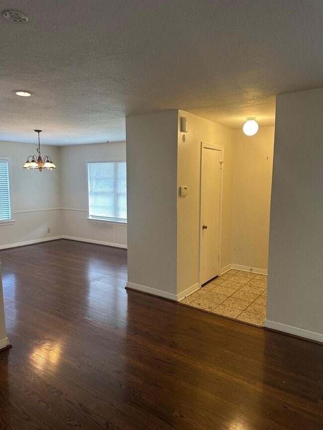 Photo - 9337 Walterville Rd