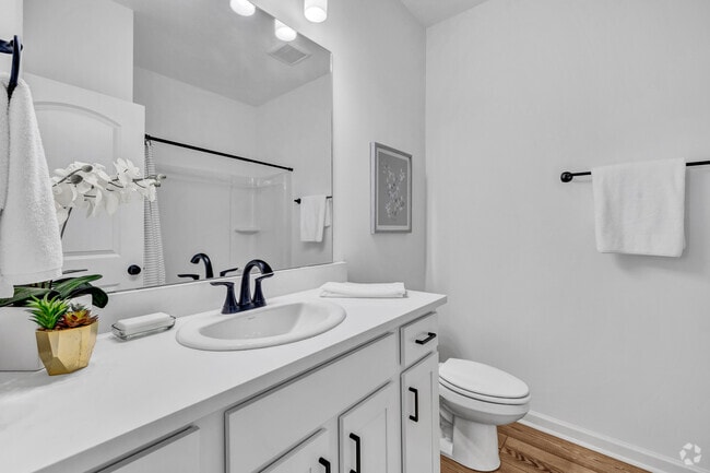 3BR, 2BA - 1,067SF - Bathroom