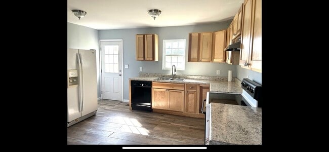 Photo - 136 Golf Dr SE