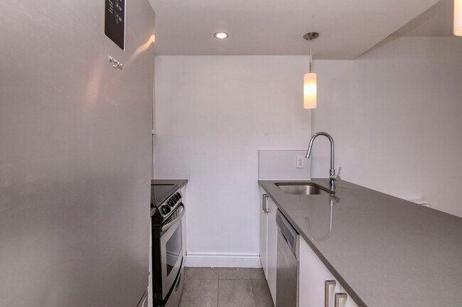 Photo - 3460 Rue Durocher Unit 1008