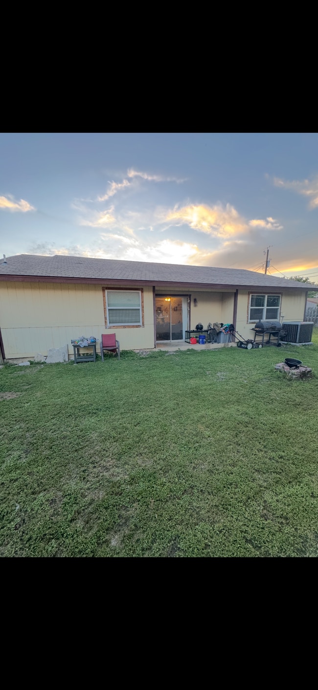 Photo - 2111 Creekwood Dr