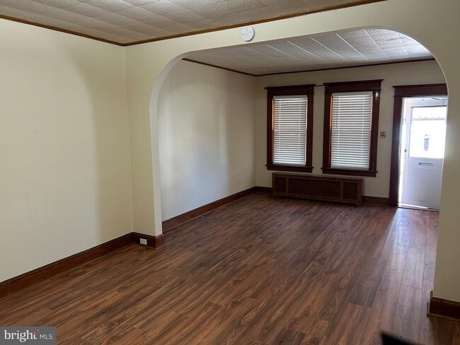 Building Photo - 1049 Genesee St