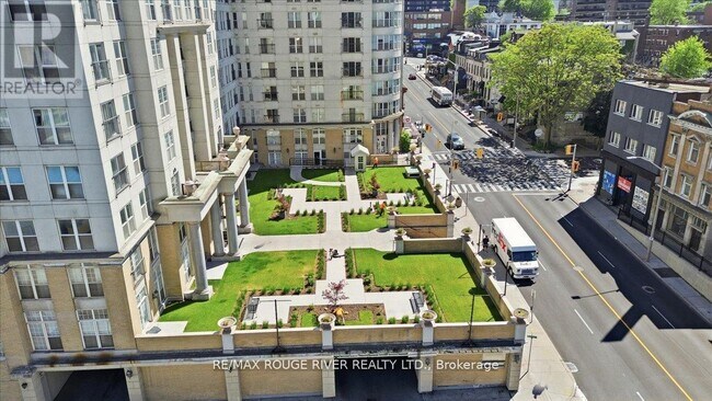 Photo - 135 James St S Unit 1401