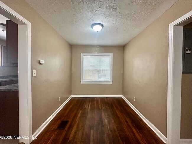 3533 Post St