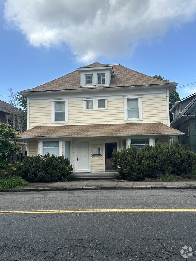 Building Photo - Downstairs 2 Bedroom Quadplex Unit 3015 Rental