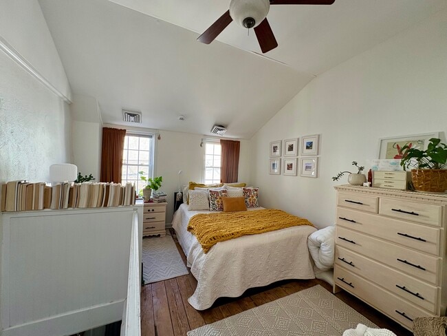 Photo - 706 Sears St