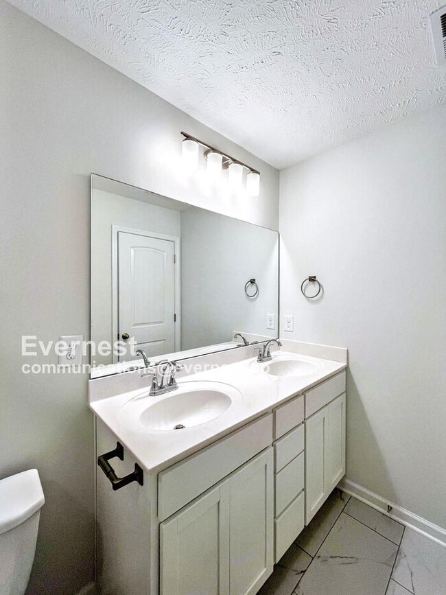 Photo - 218 Ansley Wy