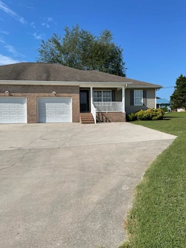 Building Photo - Duplex with garage Rental