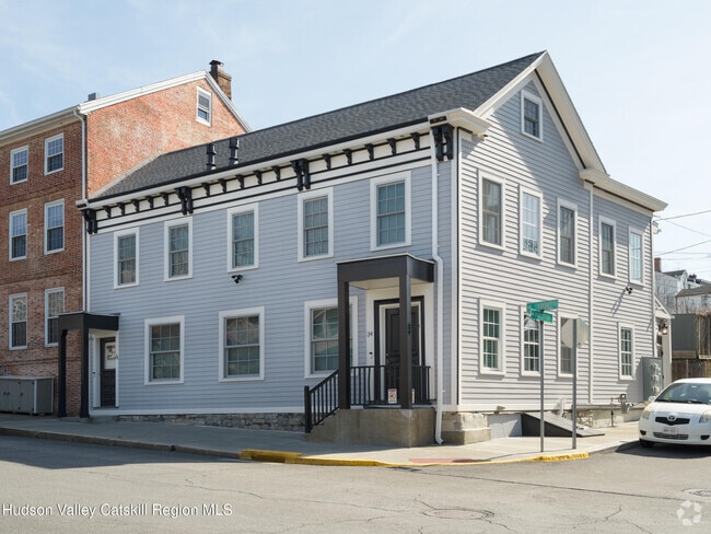 Building Photo - 34 S Front St Rental