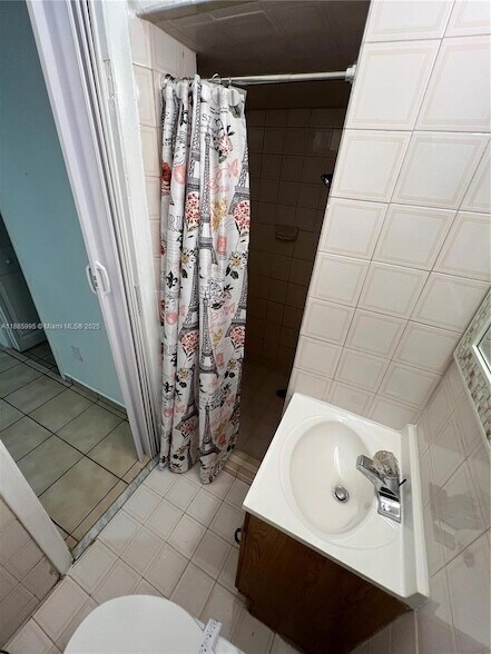 Photo - 200 W 53rd Terrace Unidad A