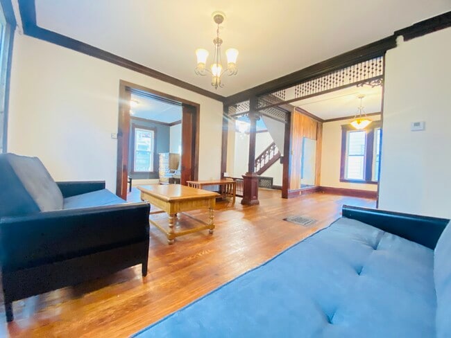 Building Photo - 1337 Madison St