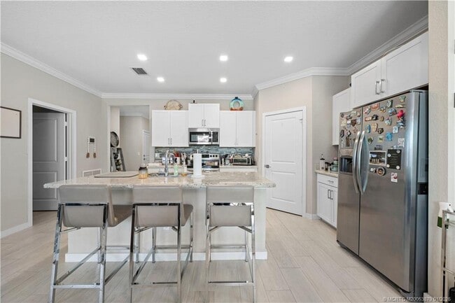 Photo - 1550 NE Skyhigh Ter