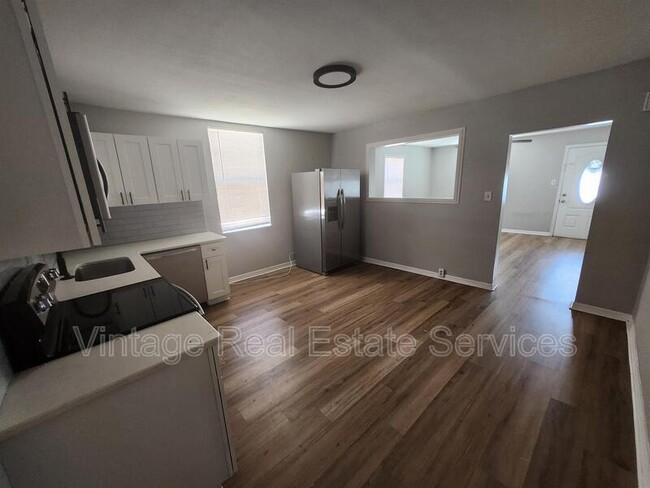 Photo - 2406 E Clark St Unidad #B