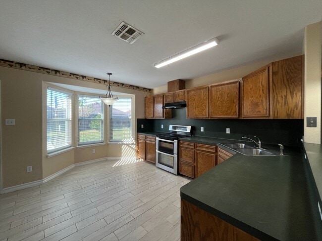 Photo - THREE BEDROOM QUICK COMMUTE TO CROSSTOWN SOUTH