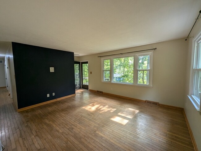 17 Lakeside Dr