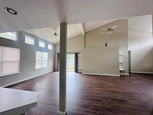 Photo - For Lease 3 Bed | 2 Bath | Open Concept | Vaulted Ceilings | 2-Car Garage| Corpus Christi