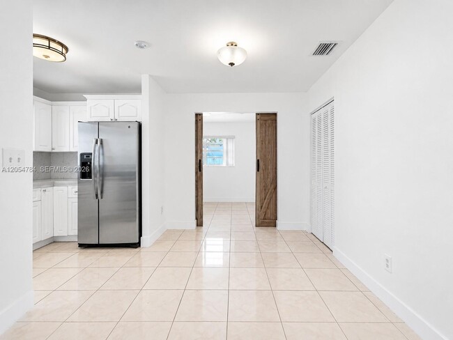 Photo - 3233 SW 25th St Unit 2