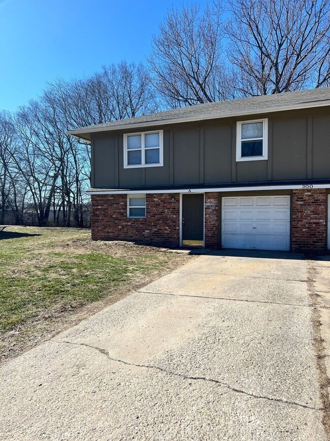 Photo - Spacious Split-Level Duplex in Lee’s Summit