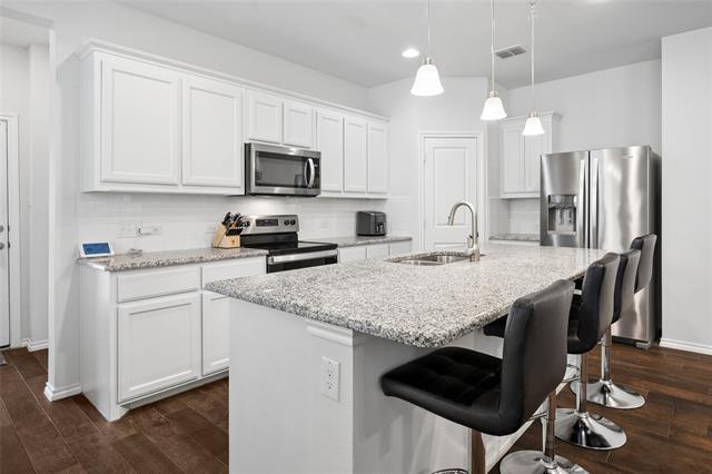 Building Photo - 517 Concho St