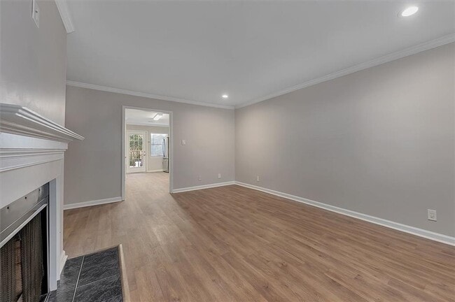 Photo - 290 Westland Way SW