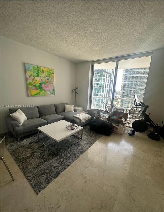 Photo - 1060 Brickell Ave Unidad 1913 Rental