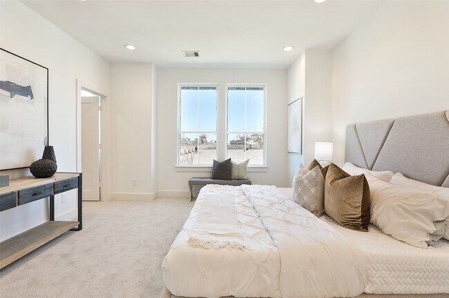 Photo - 1020 W 15th 1/2 St