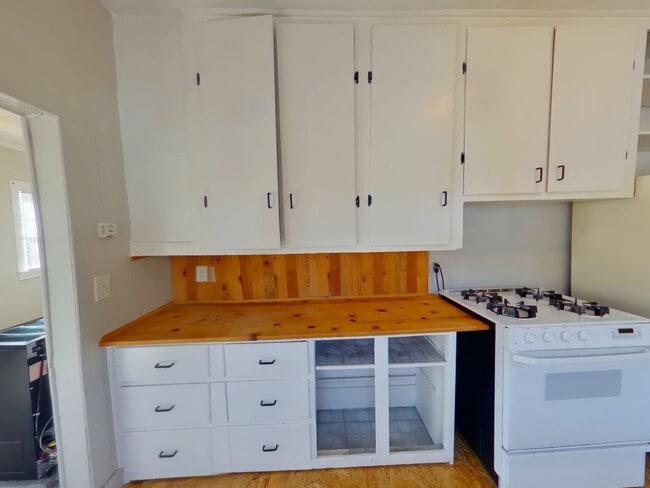 Photo - Charming 1Bed/1Bath House!