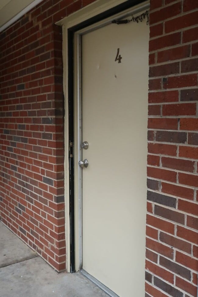 Photo - Lake Terrace #4. 3BD/1BA  Very spacious condo on Lake Avenue!  $2700 per month includes assigned ... Unit 4