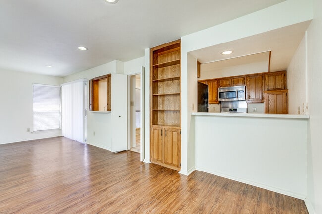 Photo - 3007 Allister St